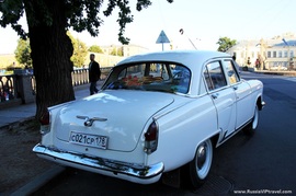 Rent Cars and Buses: GAZ 21 White 2